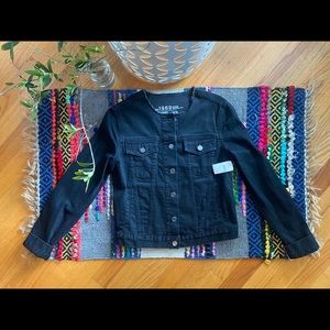 Light-weight Gap Jean Jacket. Great for summer!